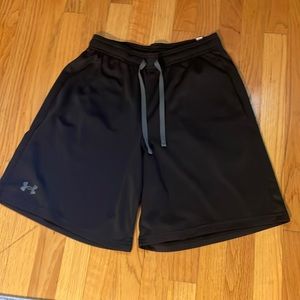 Mens UA black athletic shirts in size medium